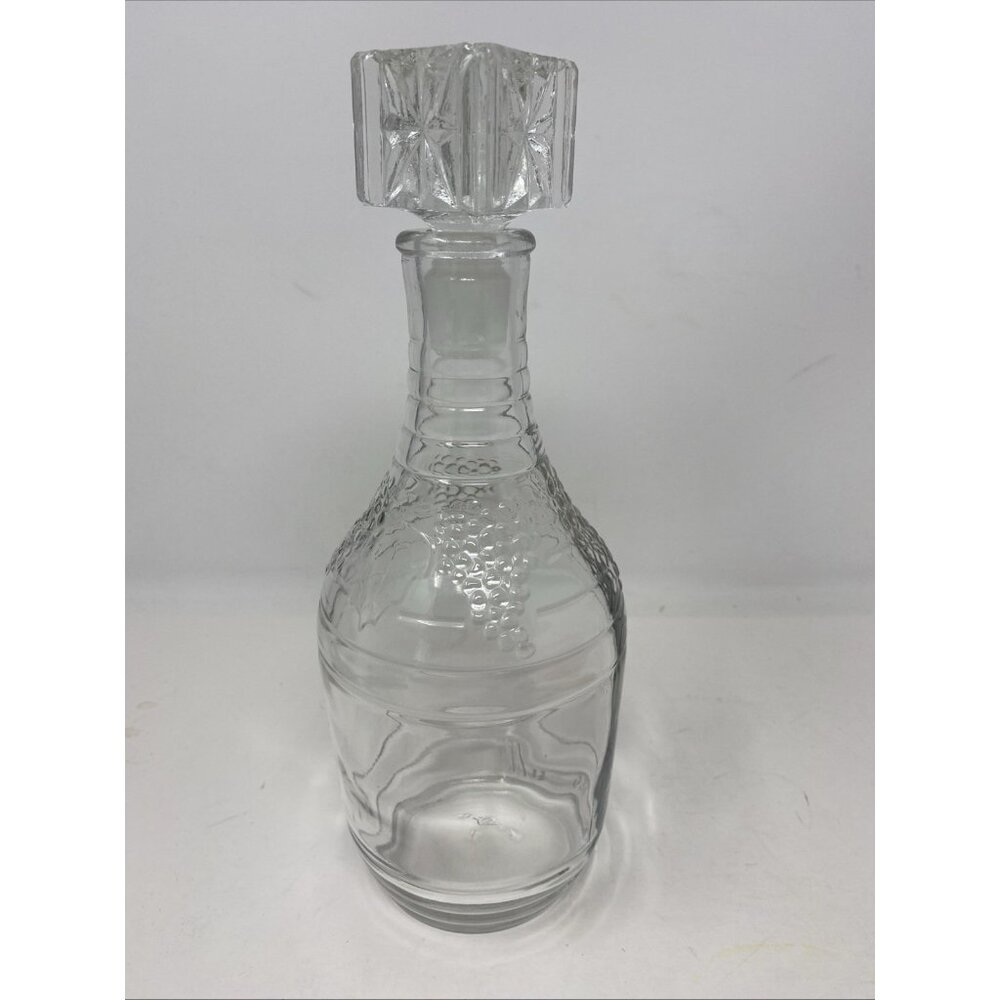 Vintage Clear Glass Wine Decanter With Stopper 4/5 Quart Grapes On Bottle